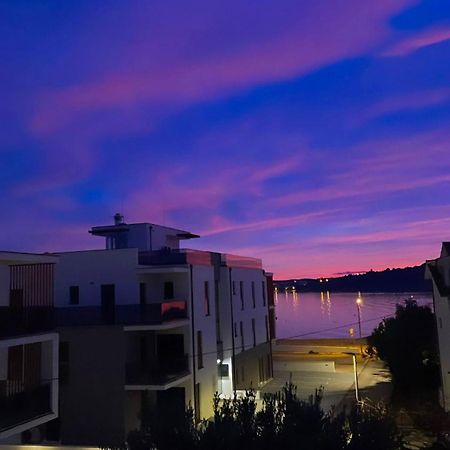 Zeezicht Appartement 50M From Beach Srima Eksteriør bilde