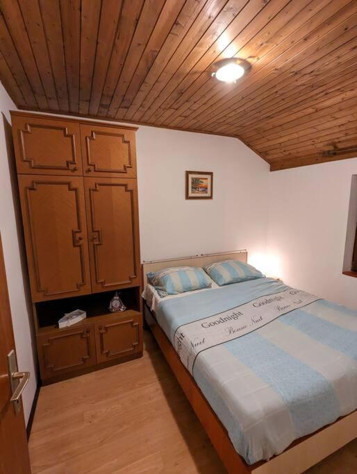 Zeezicht Appartement 50M From Beach Srima Eksteriør bilde