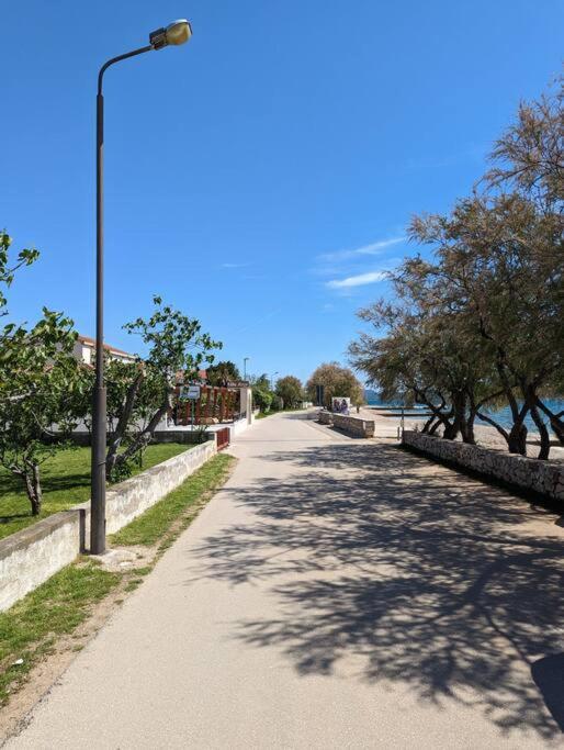 Zeezicht Appartement 50M From Beach Srima Eksteriør bilde